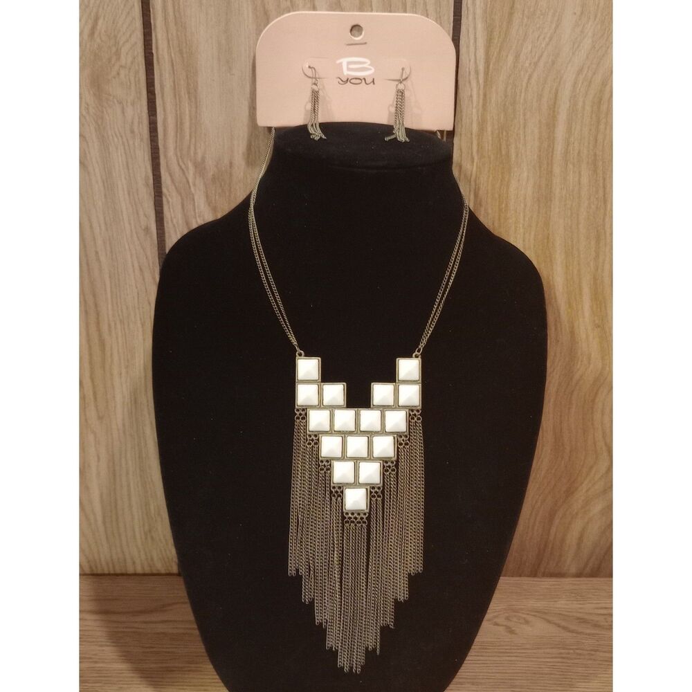 NWT Vtg. Bijoux Terner White Sq. Stud Chain Dangle Pendant Necklace & Earrings